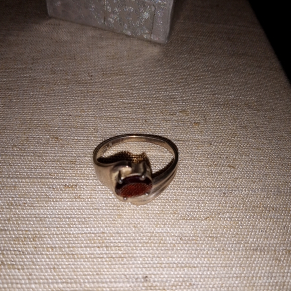 Woman's Size 7 .925 Silver Garnet Solitaire Ring - Picture 3 of 3